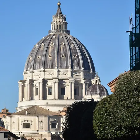 Fashion San Pietro 40 * ローマ